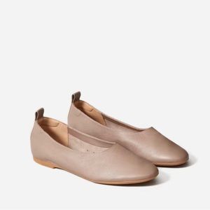 NEW! Everlane The Italian Leather Day Glove 7.5 Tan, Flats, New in the Box